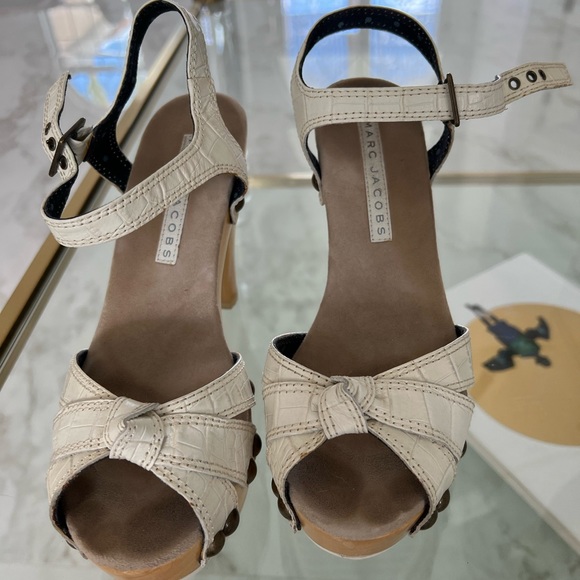 MARC JACOBS Patent Leather Croc Embossed Platform Sandals size 38 - Picture 2 of 7